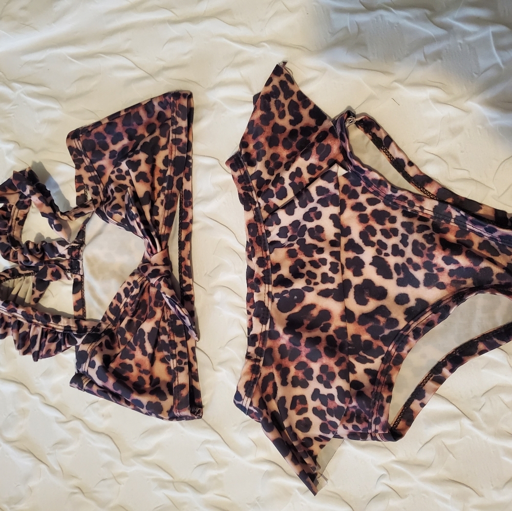 Bikini - Picture 1 of 1